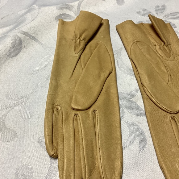 BUTTERSCOTCH COLOR TABLE CUT DEERSKIN GLOVES 6/1/2 - Picture 6 of 8